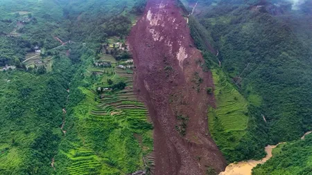 Cel puțin doi morți și 19 dispăruți în urma unor alunecări de teren în China