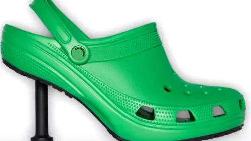 Papucii Crocs, vânduți la prețuri exorbitante. Balenciaga vrea să lanseze în 2022 un model cu toc