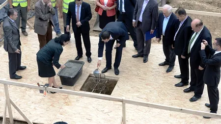 Așteptându-l pe Victor Ponta. Cum a înmulțit premierul la Politehnică sfertul academic: „Au apărut inundațiile și am întârziat