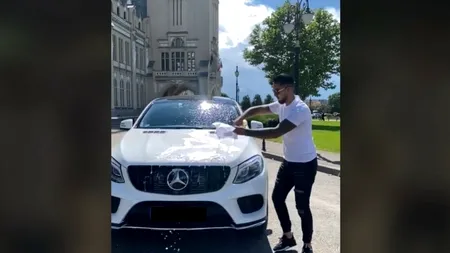 MOTIVUL pentru care un celebru influencer și-a spălat mașina de lux cu șampanie, în fața Palatului Culturii din Iași