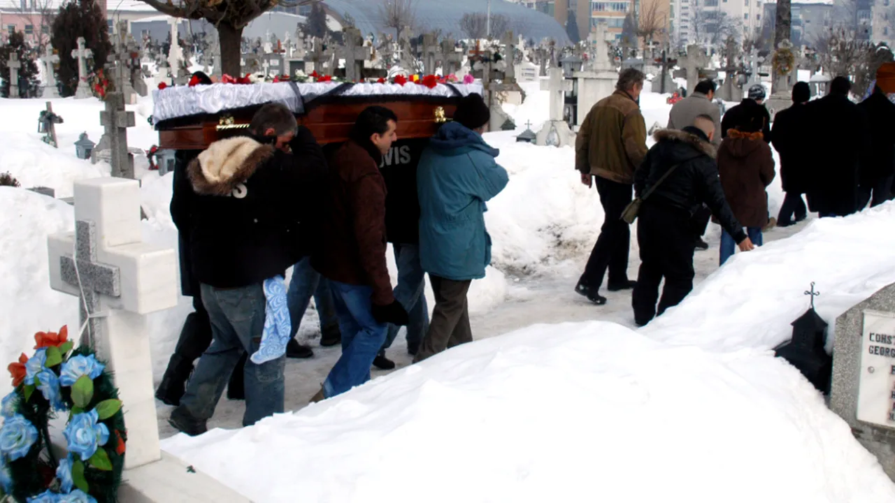 Mort CĂRAT PE BRAȚE de rude, până la cimitir. Deszăpezire... LIPSĂ. Gorjule, MÂNDRIA ȚĂRII!