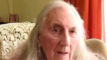 Secretul teribil din această imagine. Ce a ascuns până la 90 de ani această bunicuță simpatică. „Simt că mi s-a luat o piatră de pe inimă
