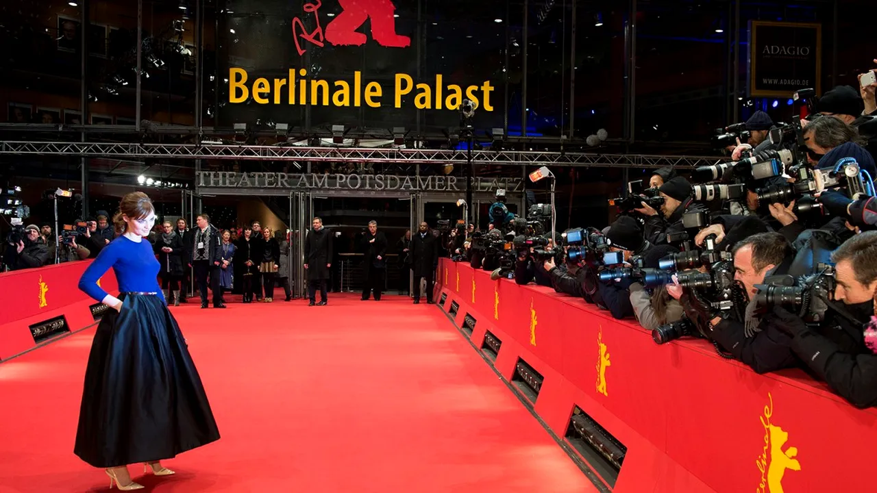Protestul din stradă, vizibil și la Berlinale. Cu ce mesaje s-au afișat cineaștii pe covorul roșu