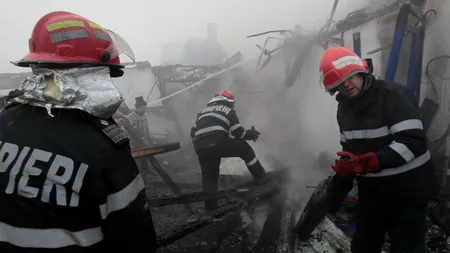 O gospodărie din Suceava a luat foc după ce a fost lovită de un trăsnet