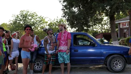 Smiley și Alex Velea sunt de profesie pepenari în comedia 