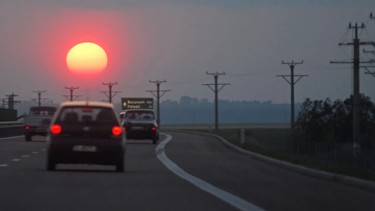 ÎN VITEZĂ și PE CONTRASENS. Un șofer a fost surprins de camere în timp ce mergea pe sensul GREȘIT pe Autostrada Soarelui