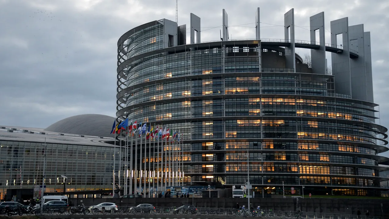 #euromania Ghidul votantului și numărul de secții deschise pentru alegeri / 18,9 milioane de votanți, așteptați la urne duminică