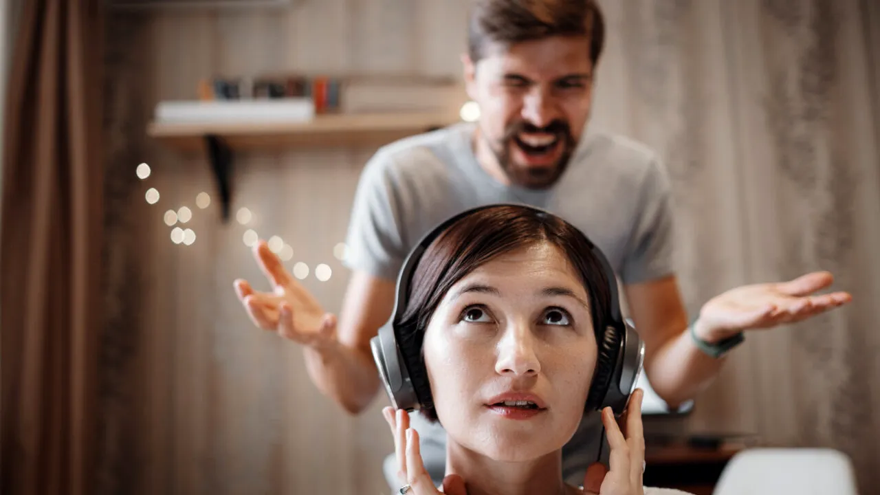 Amenzi usturătoare pentru cei care stau la bloc sau la curte. Ce este interzis să faci