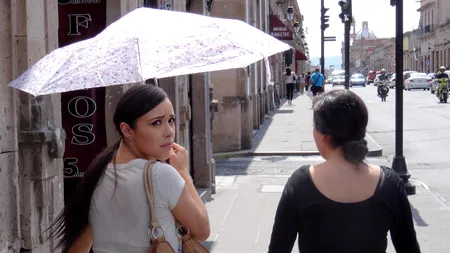 Ce înseamnă să fii hărțuit pe stradă. Proiectul inedit care le arată bărbaților ce simte, de fapt, o femeie