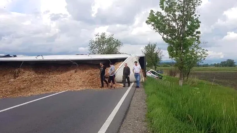 Accident grav pe DN 15, în județul Mureș: Doi morți și patru răniți după impactul dintre un tir și două mașini - FOTO