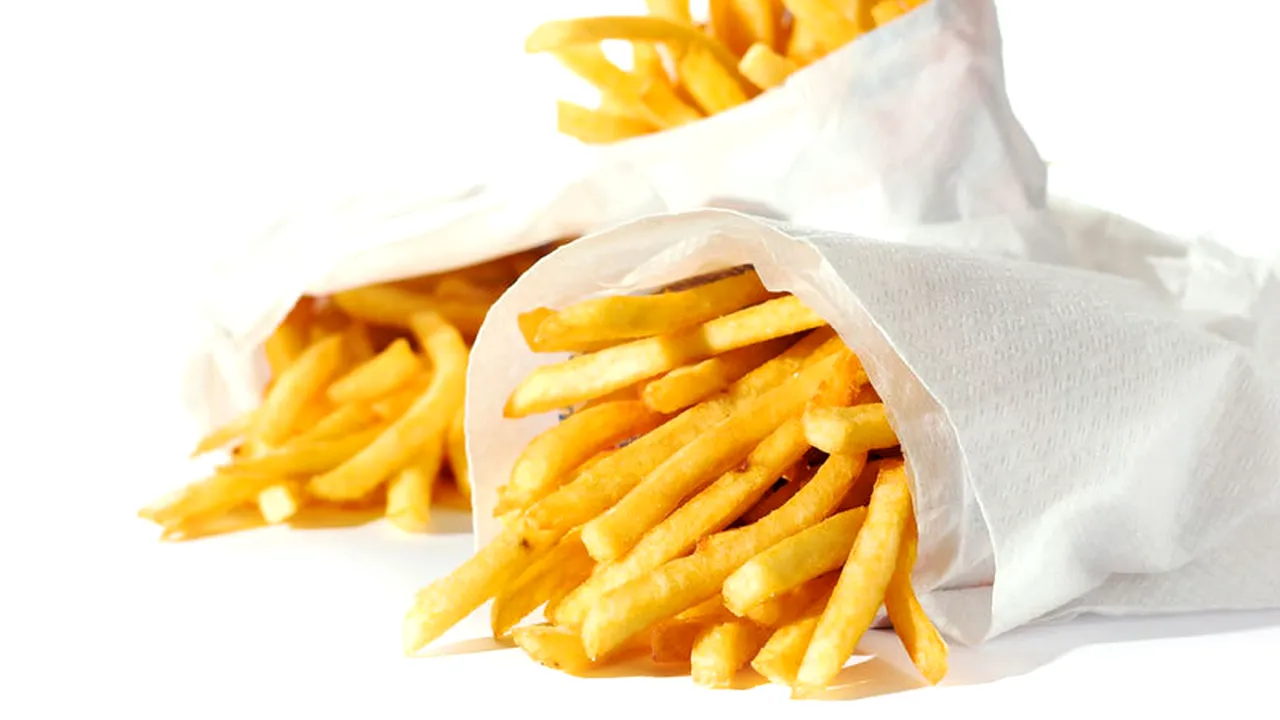 Cartofii prăjiți, burgerii și pizza afectează calitatea spermei în rândul tinerilor. Ce spun studiile recente despre „junk food