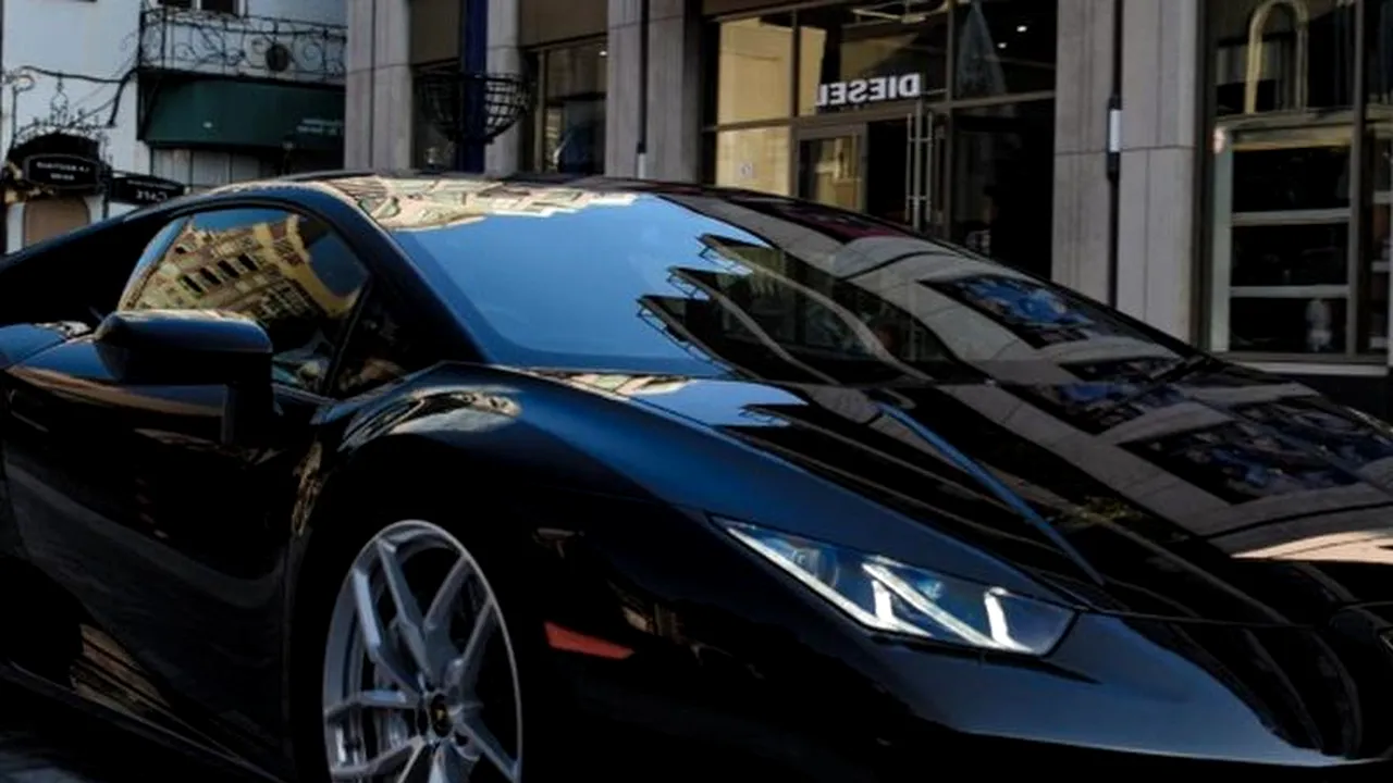 Aroganță de milionar. Ce plăcuță de înmatriculare a ales proprietarul unui Lamborghini Huracan
