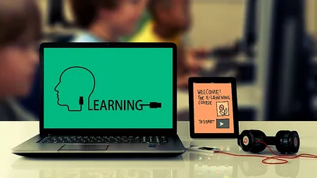 Sondaj: Doi din trei profesori spun că au nevoie de cursuri de perfecţionare pentru a putea preda online