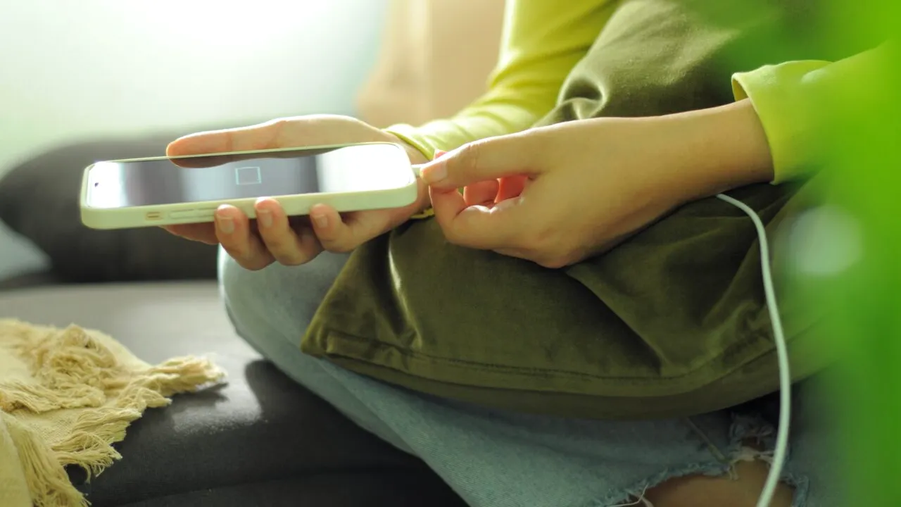 De ce este bine să îți repornești telefonul cel puțin o dată pe săptămână 