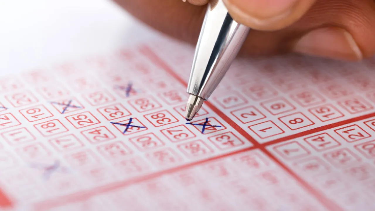 Un american a câștigat la LOTO o sumă uriașă cu ajutorul unui sistem de calcul inventat de el. Care este secretul bărbatului și ce a făcut cu banii