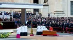Premierul Marcel Ciolacu, după participarea la funeraliile Papei Francisc: „Ne-am luat rămas bun de la un pastor și un LIDER”