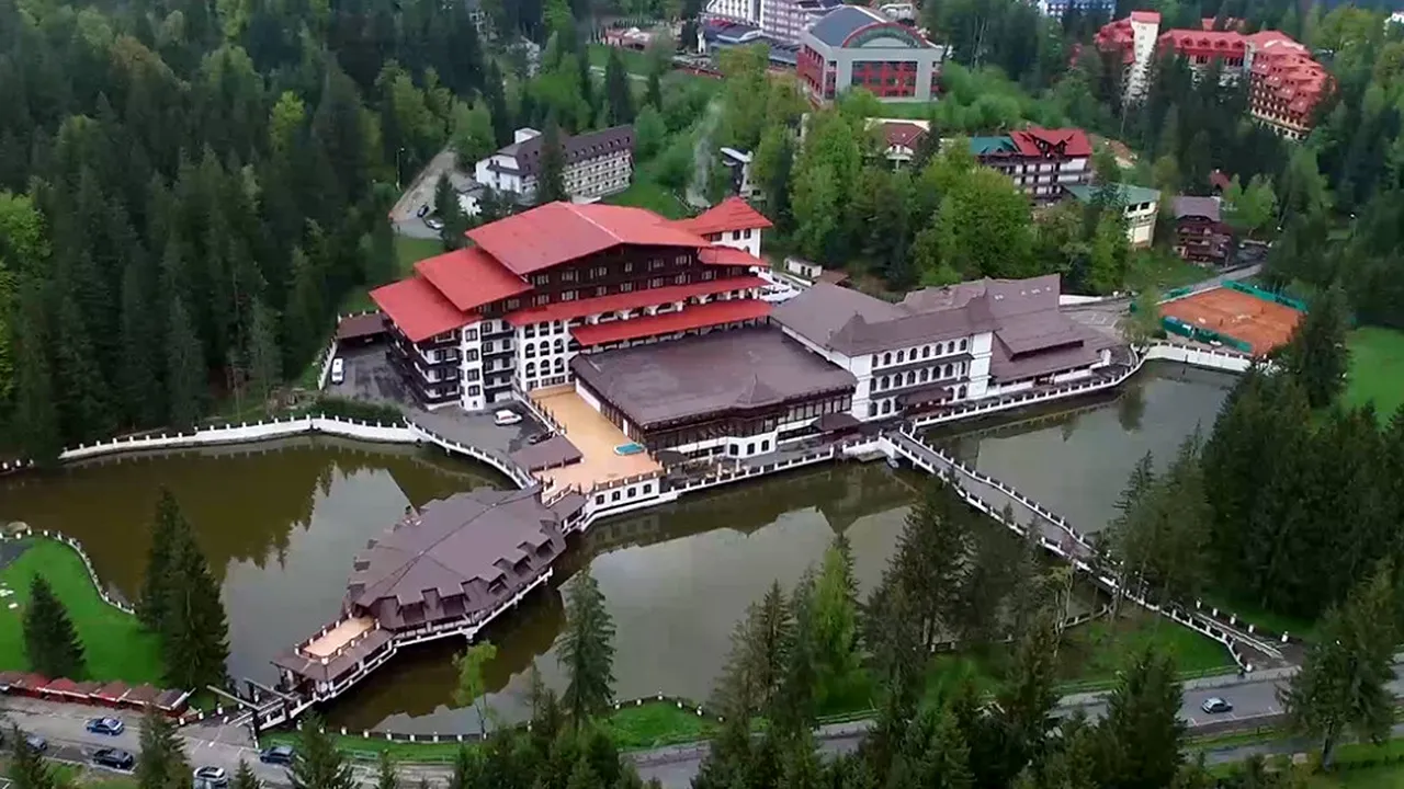 Cum arată noile autobuze care vor duce turiștii în Poiana Brașov. FOTO