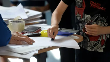 Bărbat sancționat după ce a sunat la 112 și a anunțat că nu este lăsat să voteze