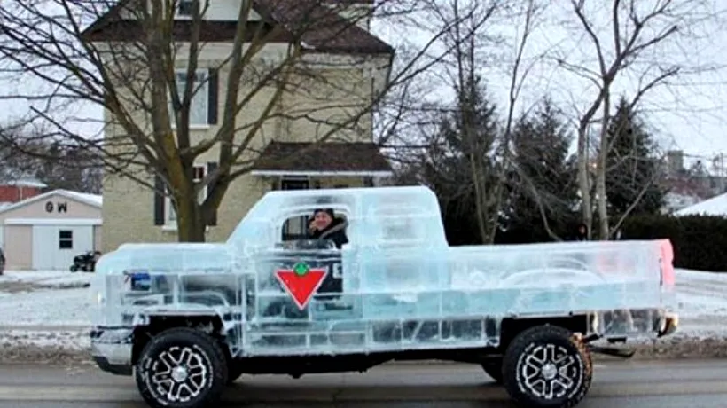 GALERIE FOTO. Canadian Tire a construit o mașină din gheață. În câte ore s-a topit automobilul