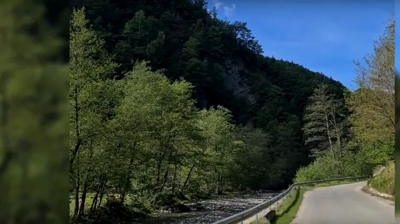 VIDEO | Șoferii, „salvați” de TransPerișani. Cum arată drumul de munte alternativă la „iadul” de pe Valea Oltului