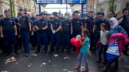 Ungaria refuză intrarea a două trenuri cu refugiați sirieni din Serbia