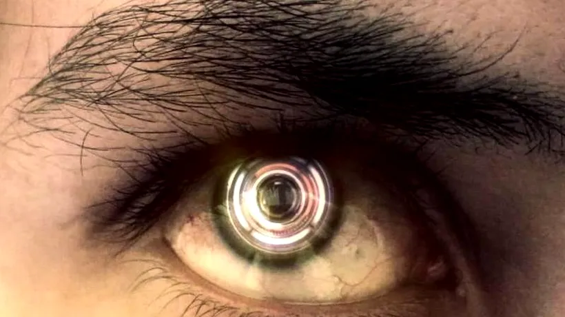 Primul ochi bionic, implantat unui pacient care își pierduse vederea centrală