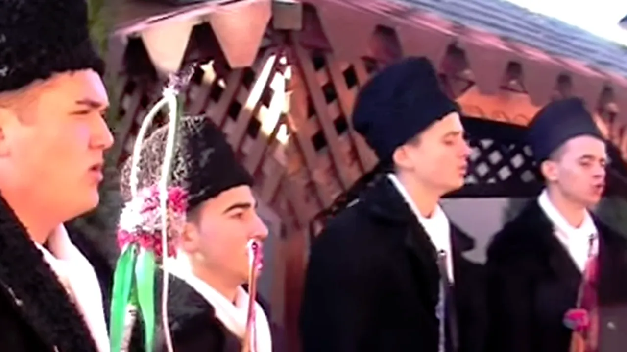 Colindele ANTIFONICE, unice în țară, RĂSUNĂ în Ajunul Crăciunului pe ulițele satelor din Buzău