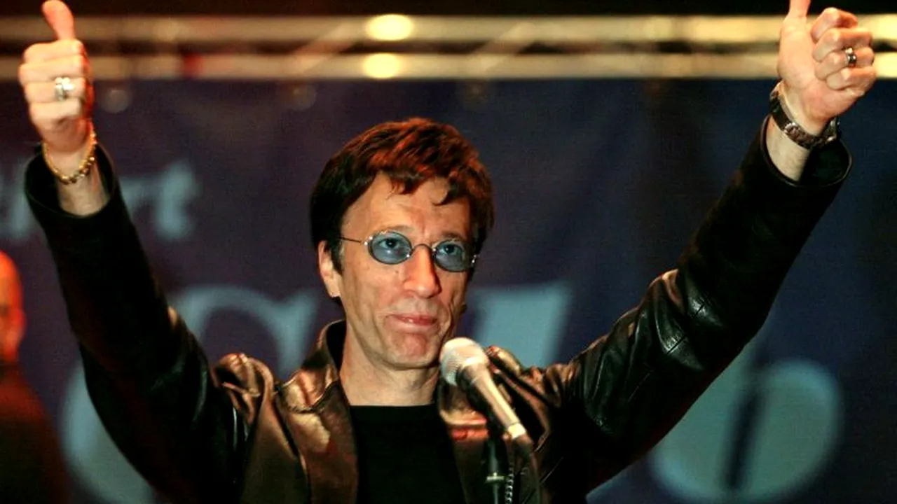 Robin Gibb, solistul trupei Bee Gees, A IEȘIT DIN COMĂ