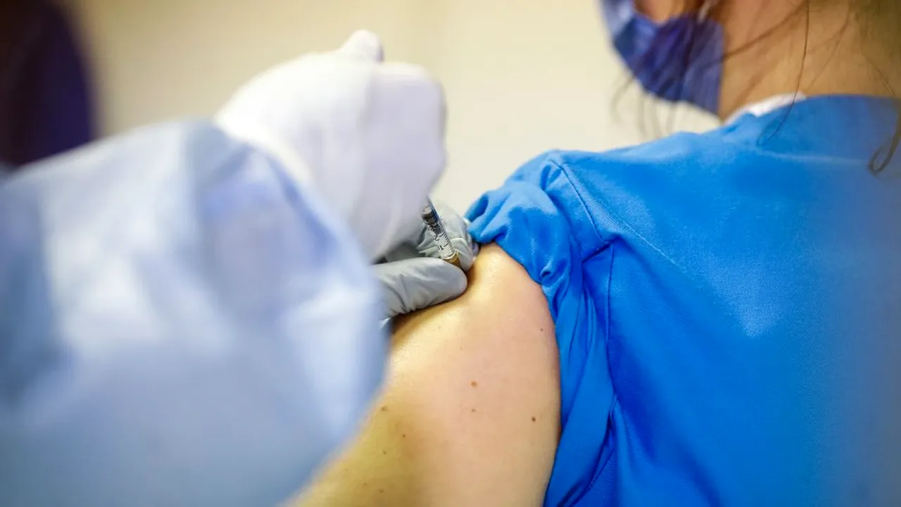 Când se poate schimba vaccinul pentru rapel. Răspunsul secretarului de stat Andrei Baciu