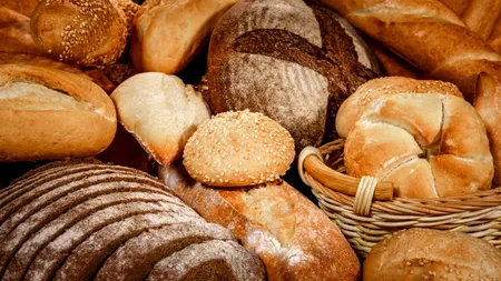 Românii mănâncă în medie 7 kg de pâine pe lună, mai puțină de la an la an. Clasica franzelă pierde tot mai mult teren