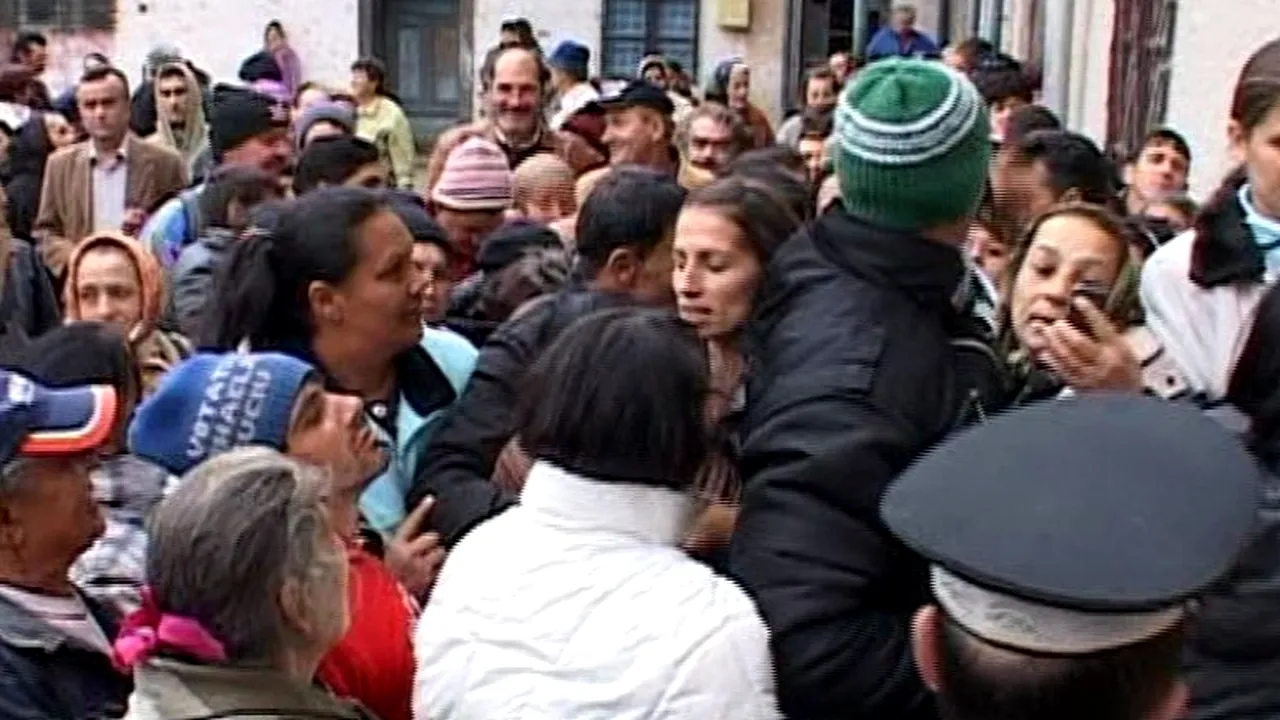 Sute de persoane din Deva s-au călcat în picioare pentru ajutoarele primite de la Uniunea Europeană 