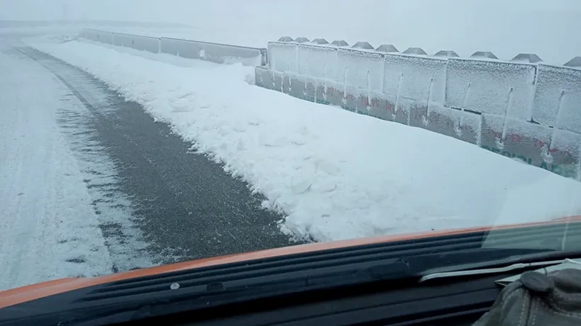 Iarna a venit mai devreme la munte! Pe Transfăgărăşan, stratul de zăpadă depăşeşte 15 centimetri