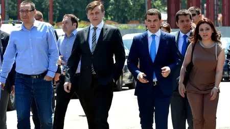 Ca Năstase. Priviți cu atenție această imagine surprinsă în weekend. Surpriza e la Crin Antonescu!