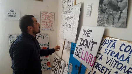 Un istoric din Cluj a mers prin toată țara să ia pancarte de la proteste. Ce vrea să facă cu ele
