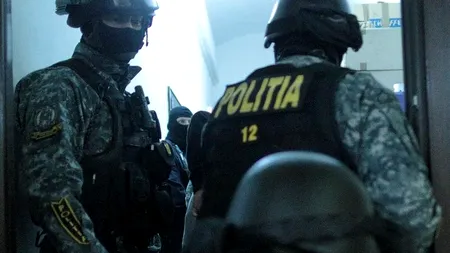 11 persoane, între care 6 deținuți, cercetate pentru înșelăciuni prin metoda 