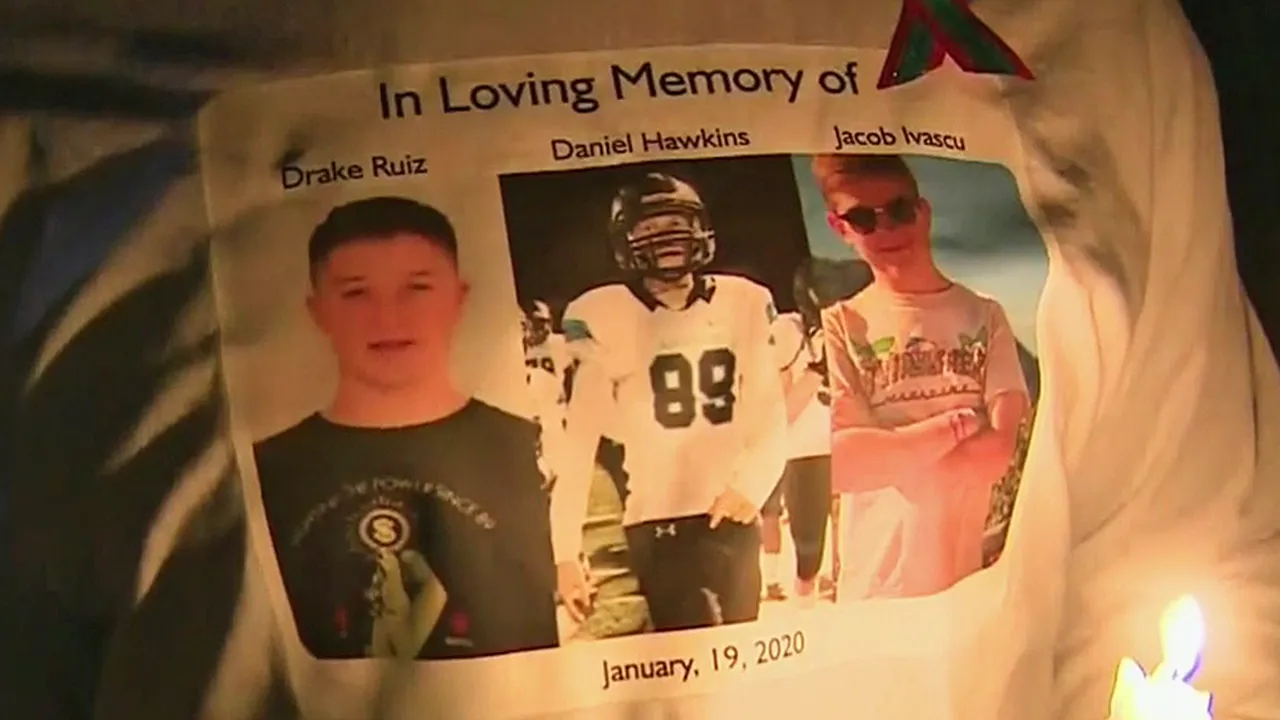 Un adolescent român a murit într-un oraș american, alături de doi prieteni, după o simplă farsă. Sute de oameni s-au adunat să-și ia rămas bun de la Jacob