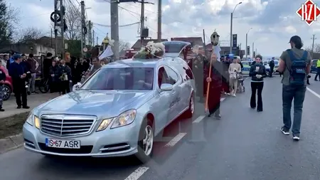 VIDEO | Luca, băiețelul de 3 ani ucis pe trecerea de pietoni, a fost condus pe ULTIMUL DRUM. Familia e devastată: „Tu ești viu! Noi suntem morți!”