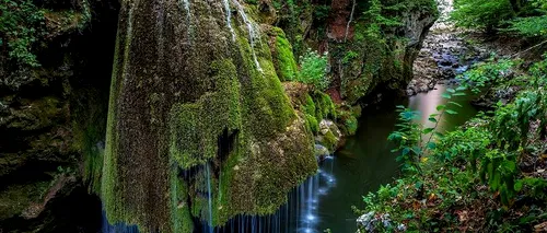 Cascada Bigăr, din Caraș-Severin, lăudată din nou de străini. Pare să fie desprinsă dintr-o poveste. FOTO