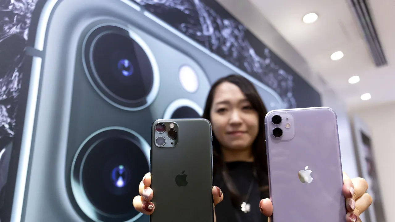 Câte zile trebuie să muncească un român pentru a-și cumpăra un iPhone 11 Pro. Un elvețian lucrează doar 4,8 zile - INFOGRAFIC