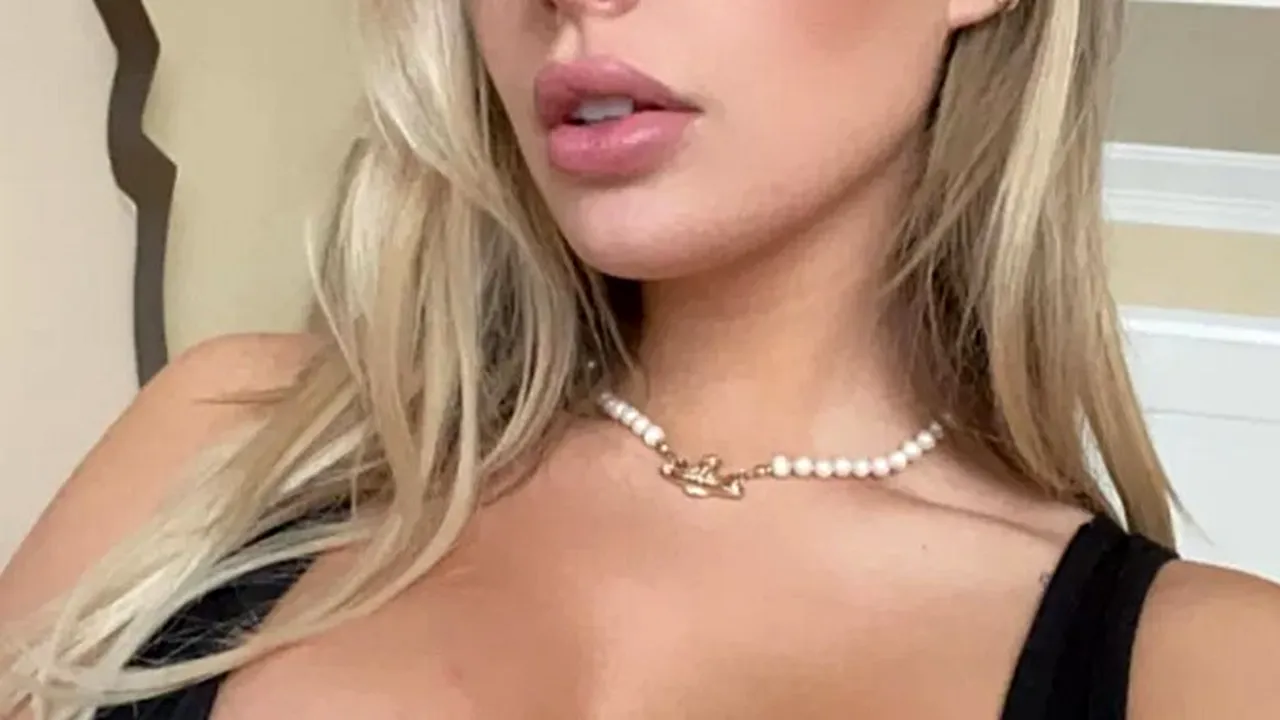 Fotomodel acuzat de înșelătorie. Fanii au plătit să o vadă pe OnlyFans, dar s-au ales cu „fotografii de pe Instagram” (FOTO)