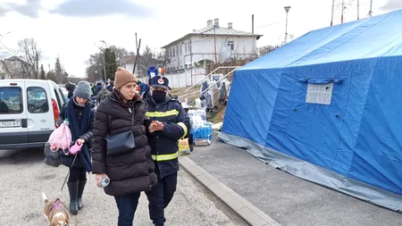 Povestea emoționantă a tinerei în trimestrul 3 de sarcină care a ajuns epuizată la PTF Rădăuți-Prut cu o fetiță de mână, un cățel și un rucsac în spinare