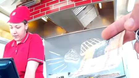 Ce nu s-a văzut în filmul incidentului de la Odorheiu Secuiesc. Cele 15 minute dinainte ca un client să fie refuzat pe motiv că nu știe maghiară