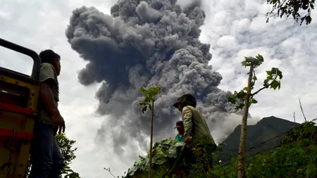 GALERIE FOTO. Vulcanul Sinabung ar putea erupe din nou