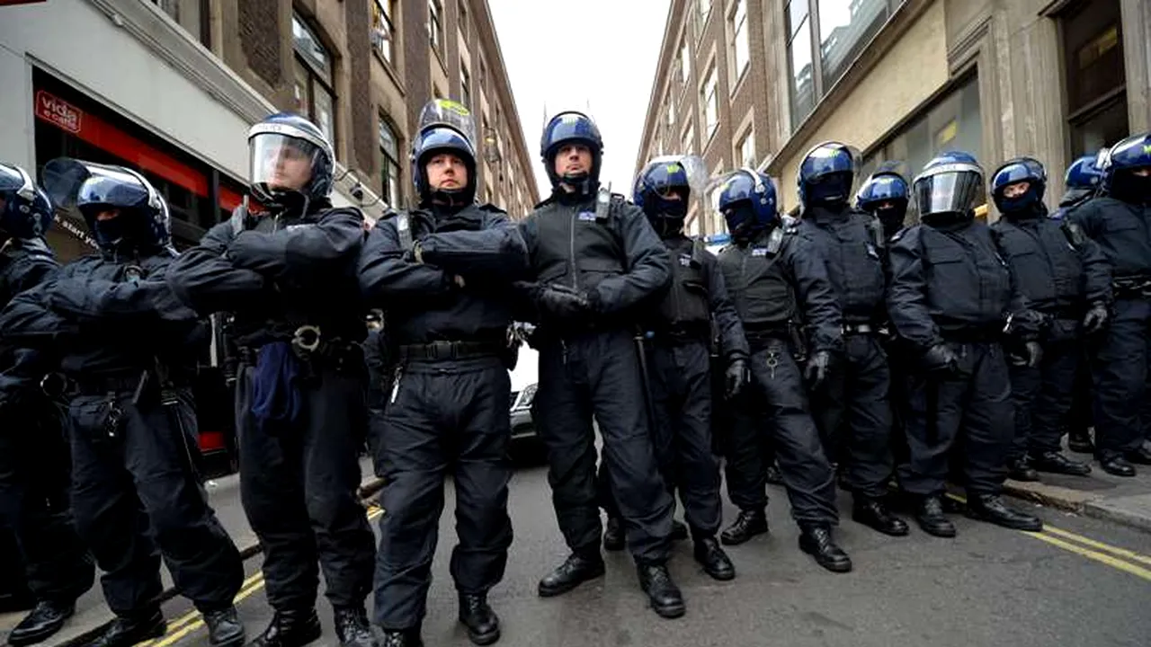 Britanicii au trimis acasă cu avionul peste 60 de cerșetori români