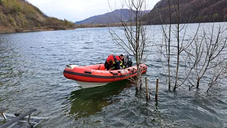 Pompierul dat DISPĂRUT în lacul Siriu a fost găsit mort, după 24 de ore de căutări