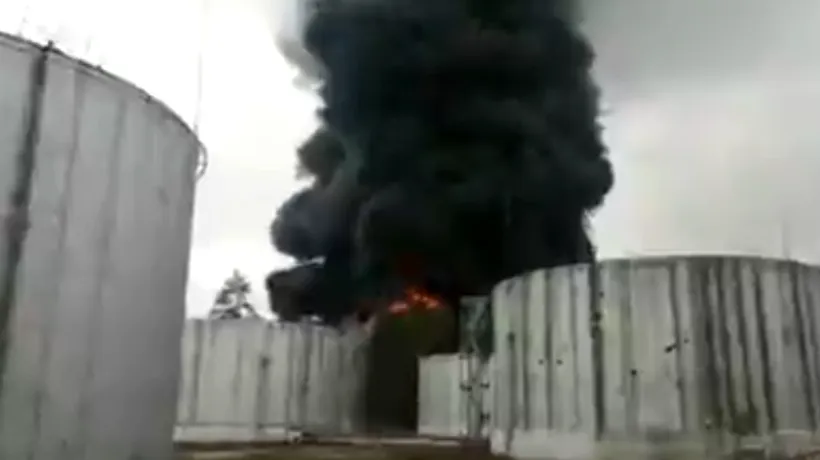 VIDEO | Rușii au aruncat în aer un depozit de petrol din Cernihiv. Continuă atacurile asupra Ucrainei