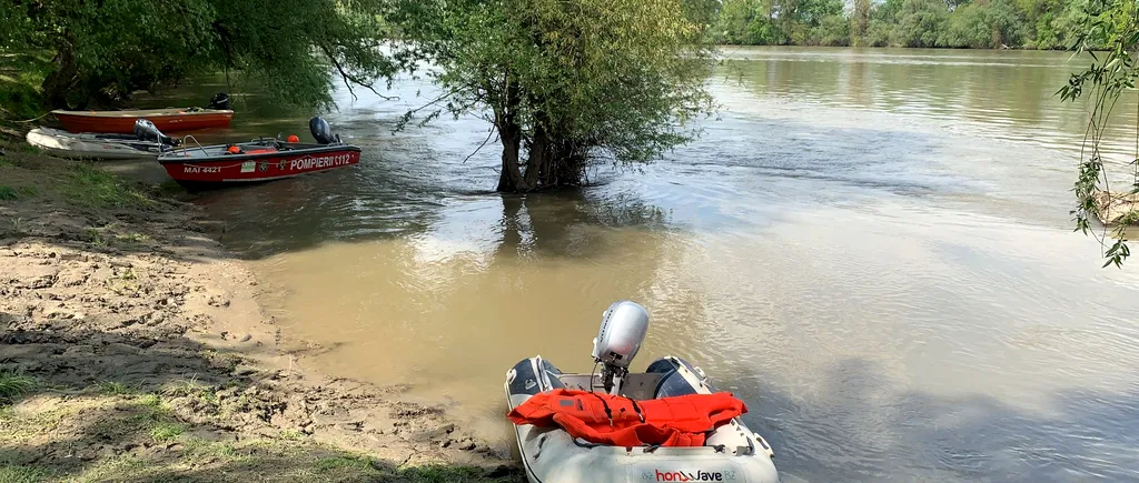 UPDATE | Cadavrul găsit de salvatori în râul Mureş este al uneia dintre cele patru persoane dispărute după ce barca în care se afla s-a răsturnat
