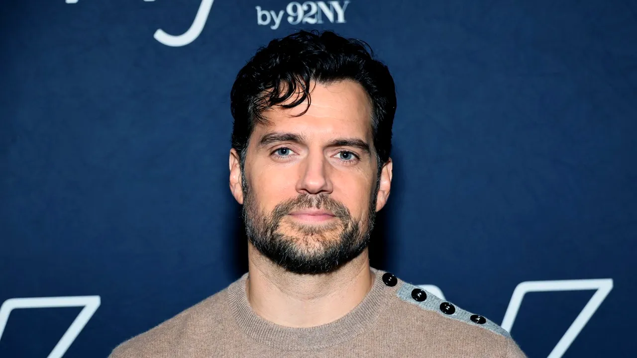 Actorul Henry Cavill se întoarce în rolul lui Superman