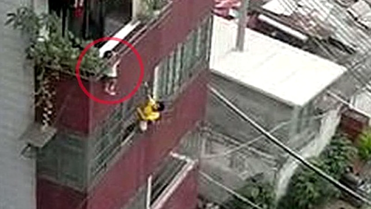 GALERIE FOTO: Cum a fost salvat un băiețel din China de la moarte