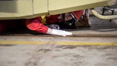 Bărbat ÎMPINS în fața tramvaiului. Accident mortal în București